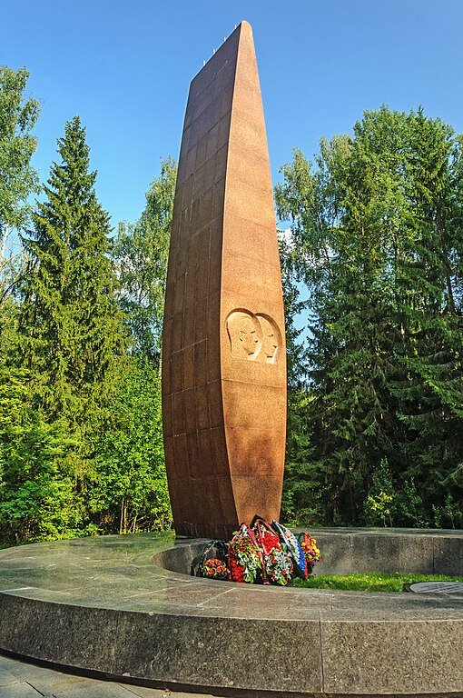 Обелиск на месте гибели Гагарина и Серёгина
