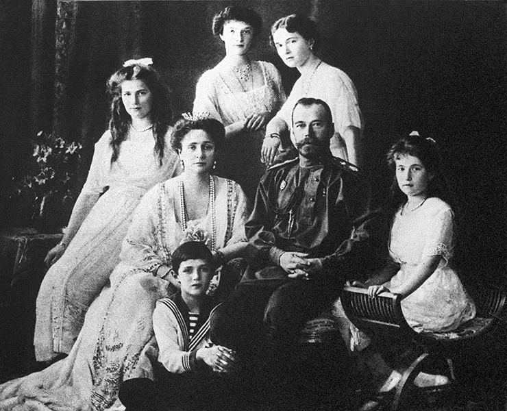 Император Николай II в кругу семьи