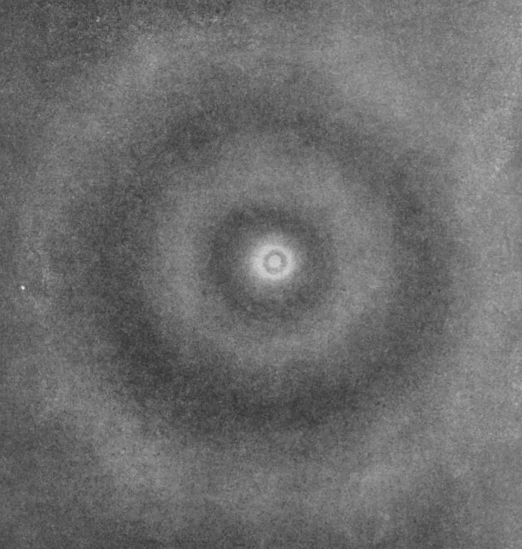 Так выглядят электроны вокруг протона на самом деле. Напоминают стоячие волны в форме колец (на самом деле в форме шара)