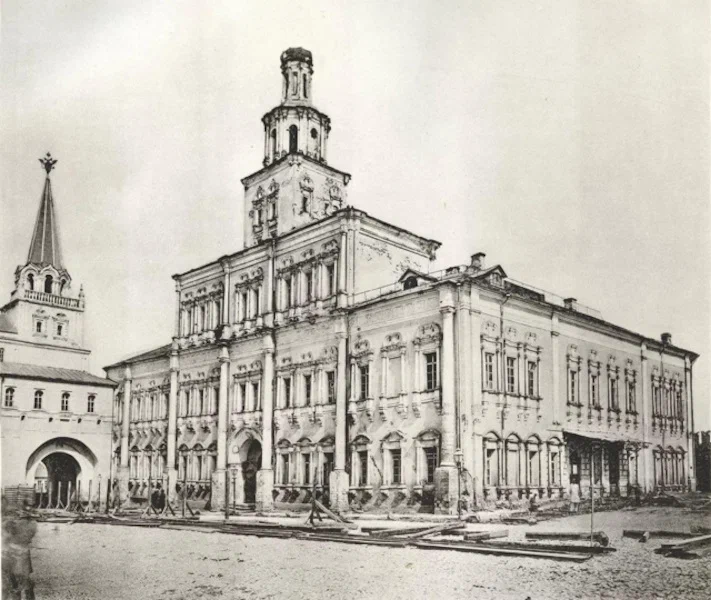 Старинное здание МГУ