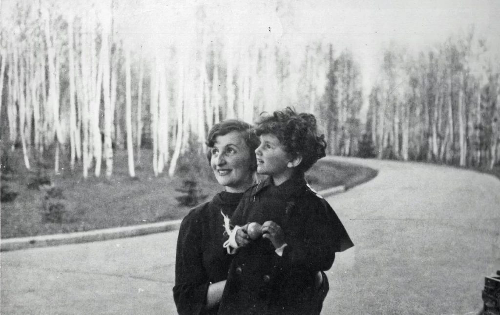 Евгения Хаютина-Ежова с дочерью Натальей