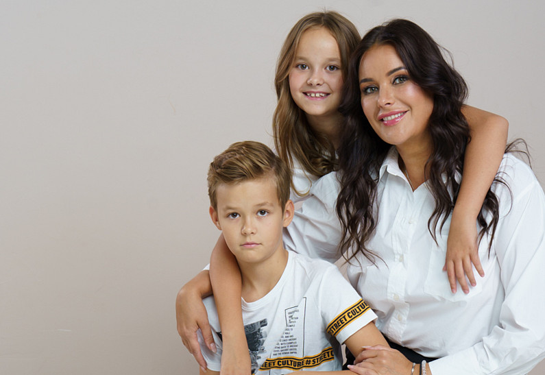 Оксана Федорова с сыном и дочерью