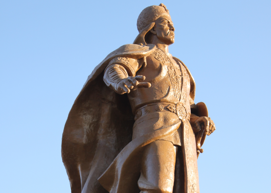 Памятник Джелалу ад-Дин Мангуберди в Ургенче (Узбекистан)