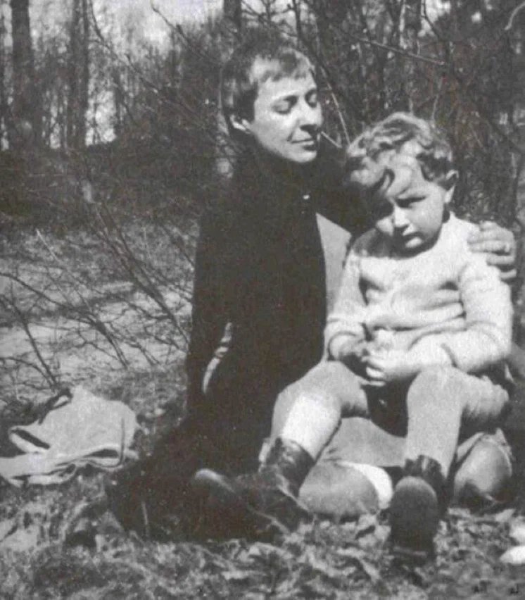 Марина Цветаева с сыном Георгием
