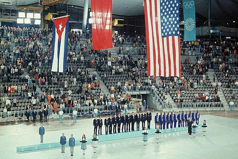 На награждении американская команда не появилась. К слову, это единственный такой случай в истории олимпийских игр.