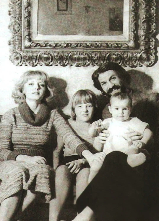 С Борисом Хмельницким и дочками Сашей и Дашей.