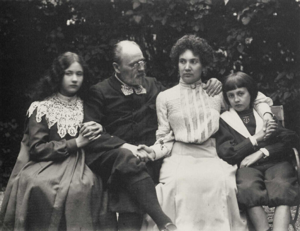 Эмиль Золя с Жанной и детьми