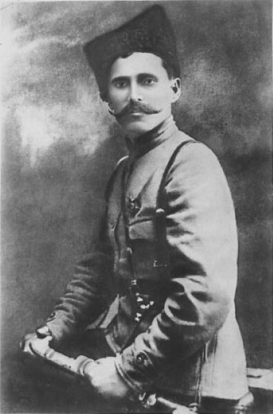 Одна из самых известных фотографий командира 25-й дивизии Василия Чапаева, сделанная в 1919 году.