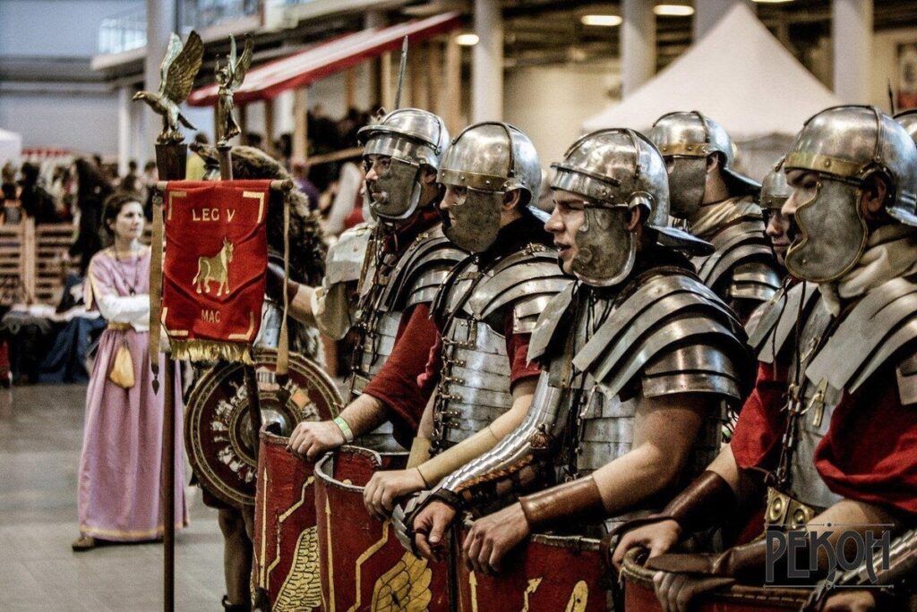 Римские легионеры в изображении современных реконструкторов