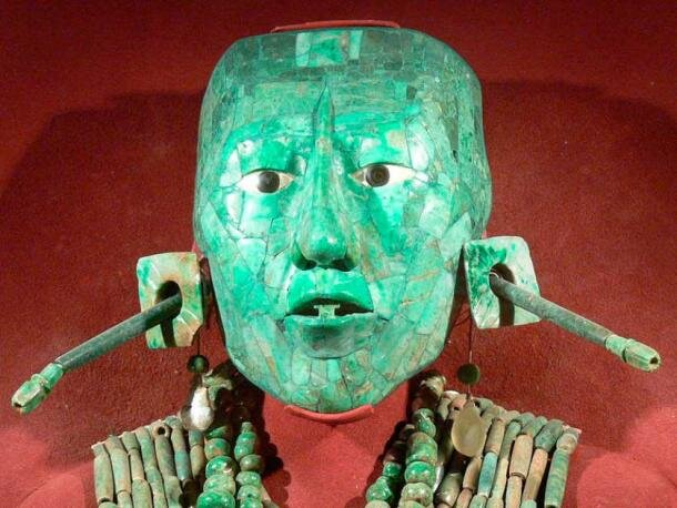 Нефритовая погребальная маска царя майя Пакаля Великого возрастом 1350 лет показывает невероятно высокий уровень цивилизации. Почему она внезапно исчезла?