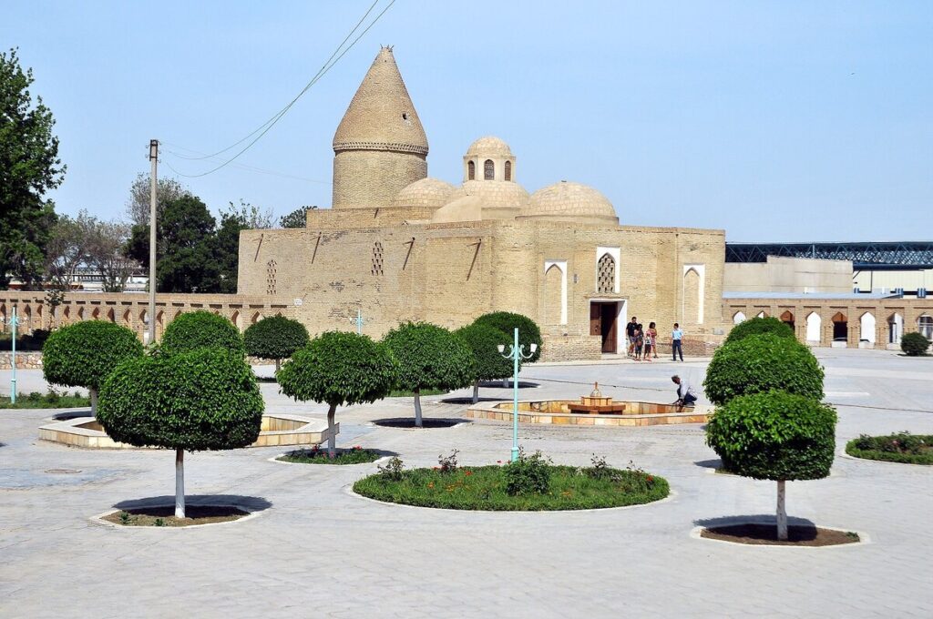 Мавзолей Чашма-Айюб, построенный в Бухаре хорезмскими мастерами